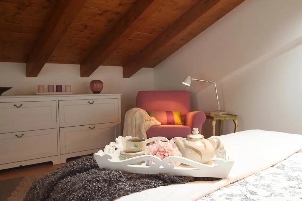 Snug Nest Apartment Como
